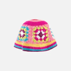 Cloche da donna all'uncinetto