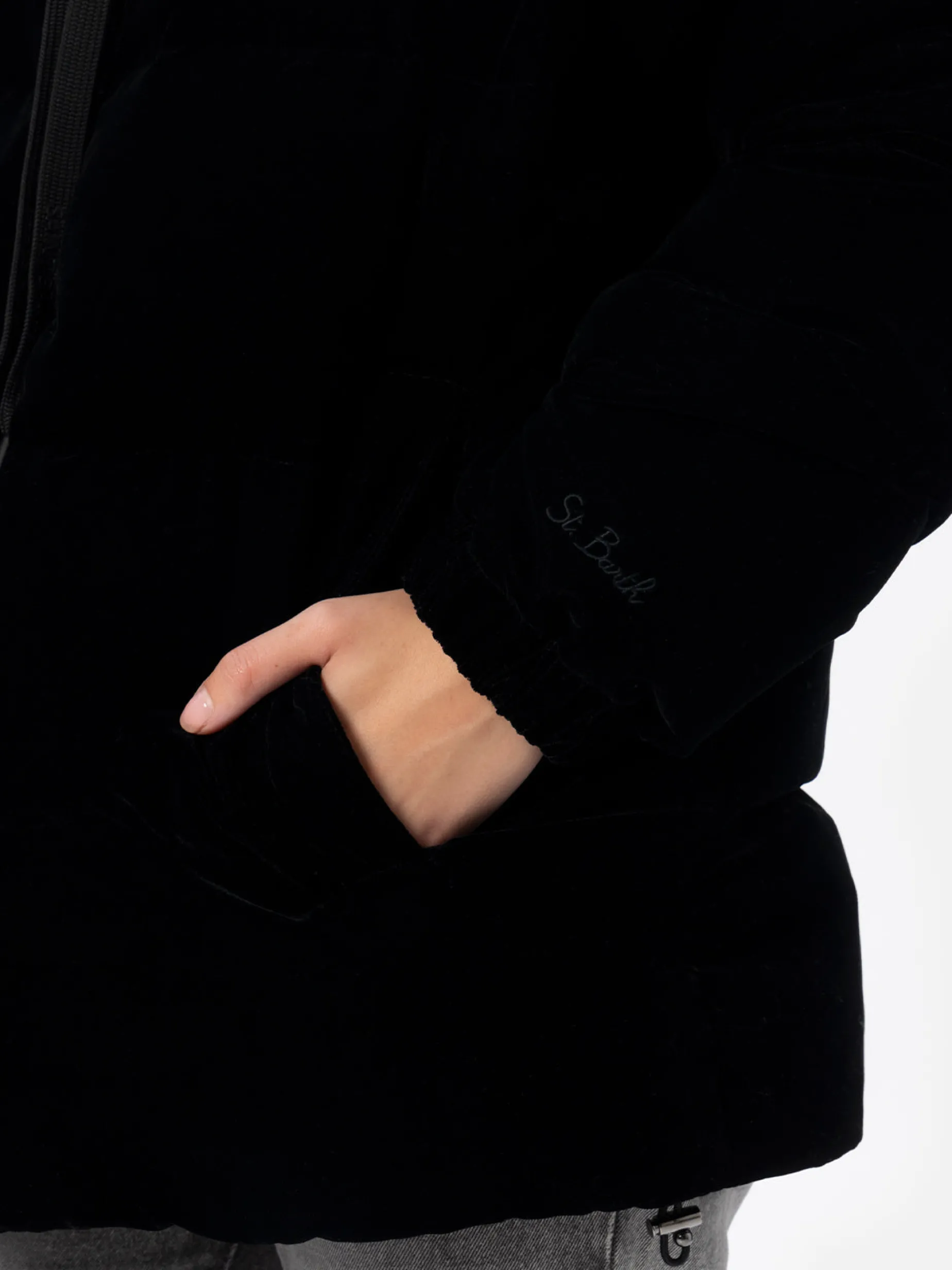 Giacca imbottita con cappuccio in velluto nero da donna