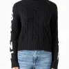 Maglia da donna a collo alto nera intrecciata