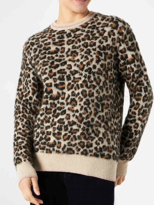 Maglia da donna garzata con fantasia leopardata