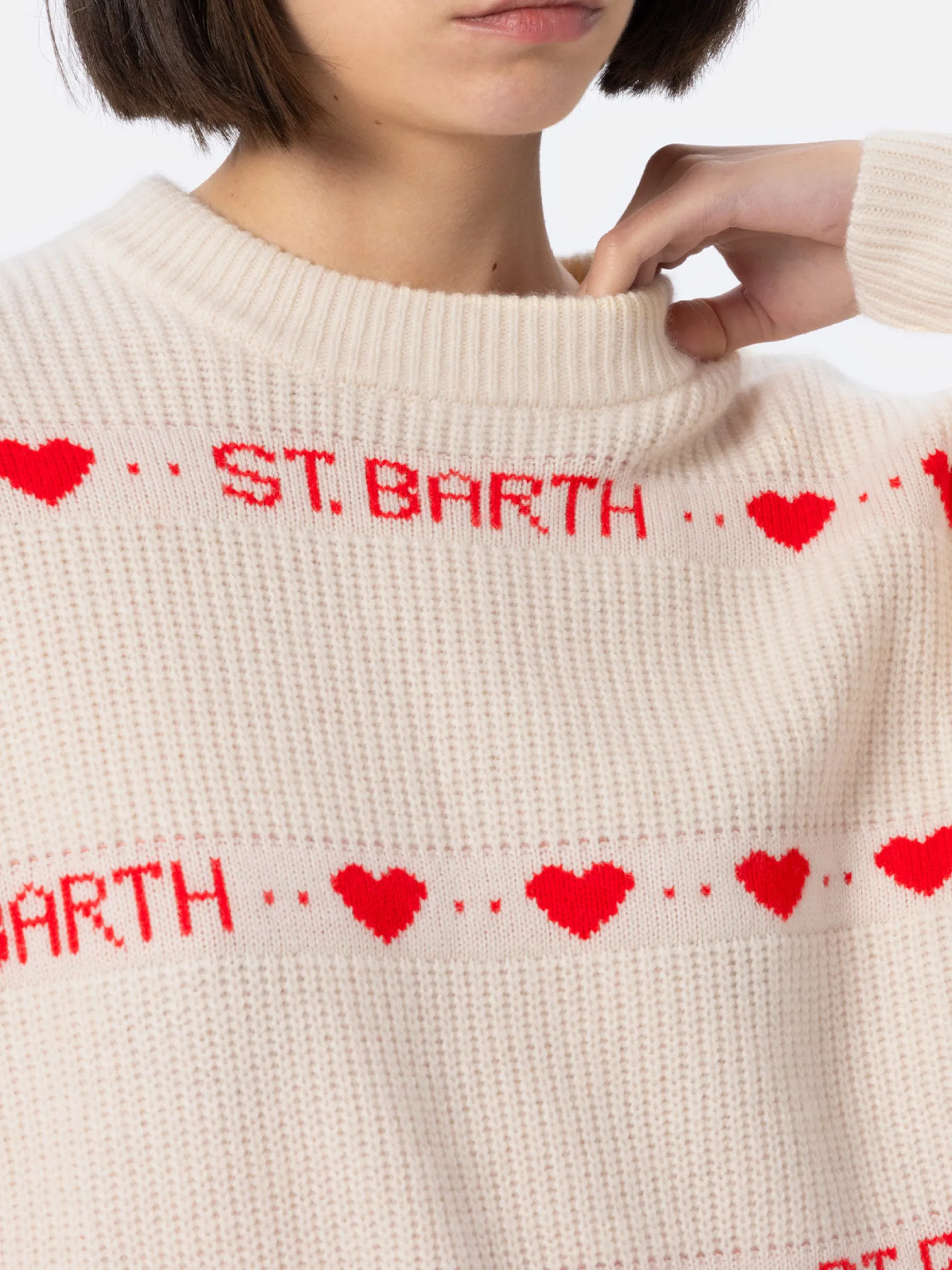 Maglione bianco da donna a coste Danya con stampa a cuore