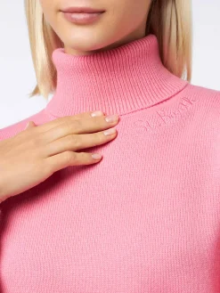 Maglione da donna dolcevita rosa lavorato a maglia