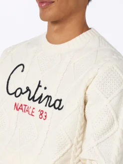 Maglione da uomo Bergen in misto cashmere lavorato a trecce con ricamo Cortina Natale '83