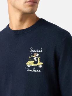 Maglione da uomo blu Heron con ricamo special weekend Snoopy | EDIZIONE SPECIALE SNOOPY PEANUTS