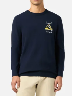 Maglione da uomo blu Heron con ricamo special weekend Snoopy | EDIZIONE SPECIALE SNOOPY PEANUTS
