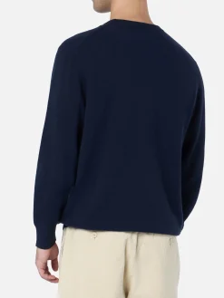 Maglione da uomo blu Heron con ricamo mini Snoopy padel | EDIZIONE SPECIALE SNOOPY PEANUTS