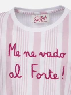 T-shirt da bambina in cotone con balza e ricamo