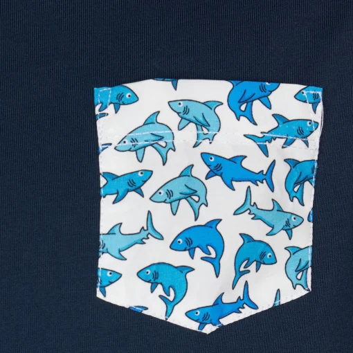 T-shirt da bambino in cotone con stampa squali sul taschino