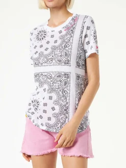 T-shirt da donna in lino con stampa bandana